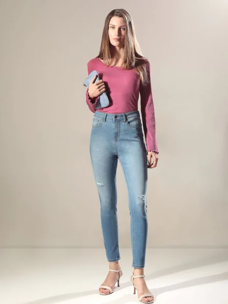LIGHT BLUE HIGH RISE SKINNY JEANS